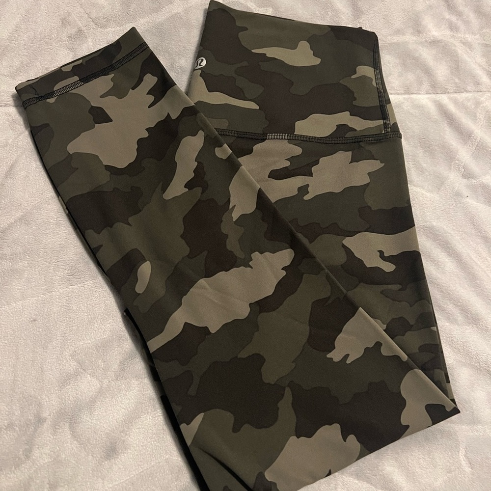 NWOT, Lululemon Camo Green ALIGN HR PANT 23” - Picture 3 of 5